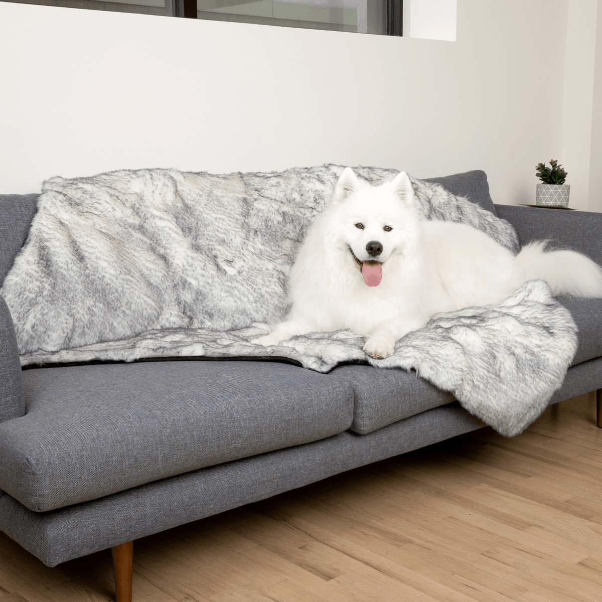 PupProtector™ Luxe Waterproof Faux Fur Blanket - Ultra Plush Arctic Fox