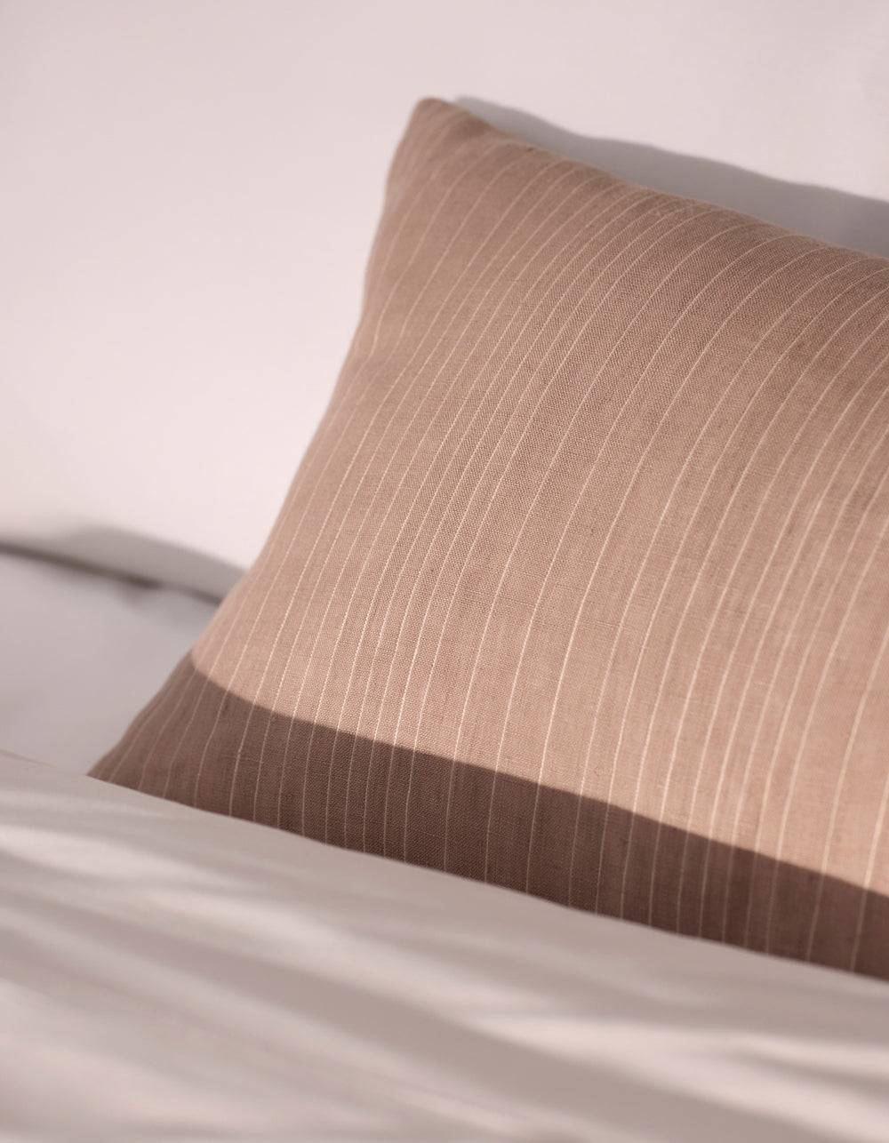 Cuscino decorativo in lino a righe