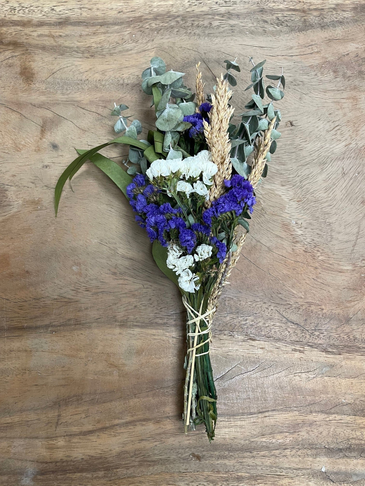 Bouquet de 12" petites fleurs et eucalyptus : Floral violet