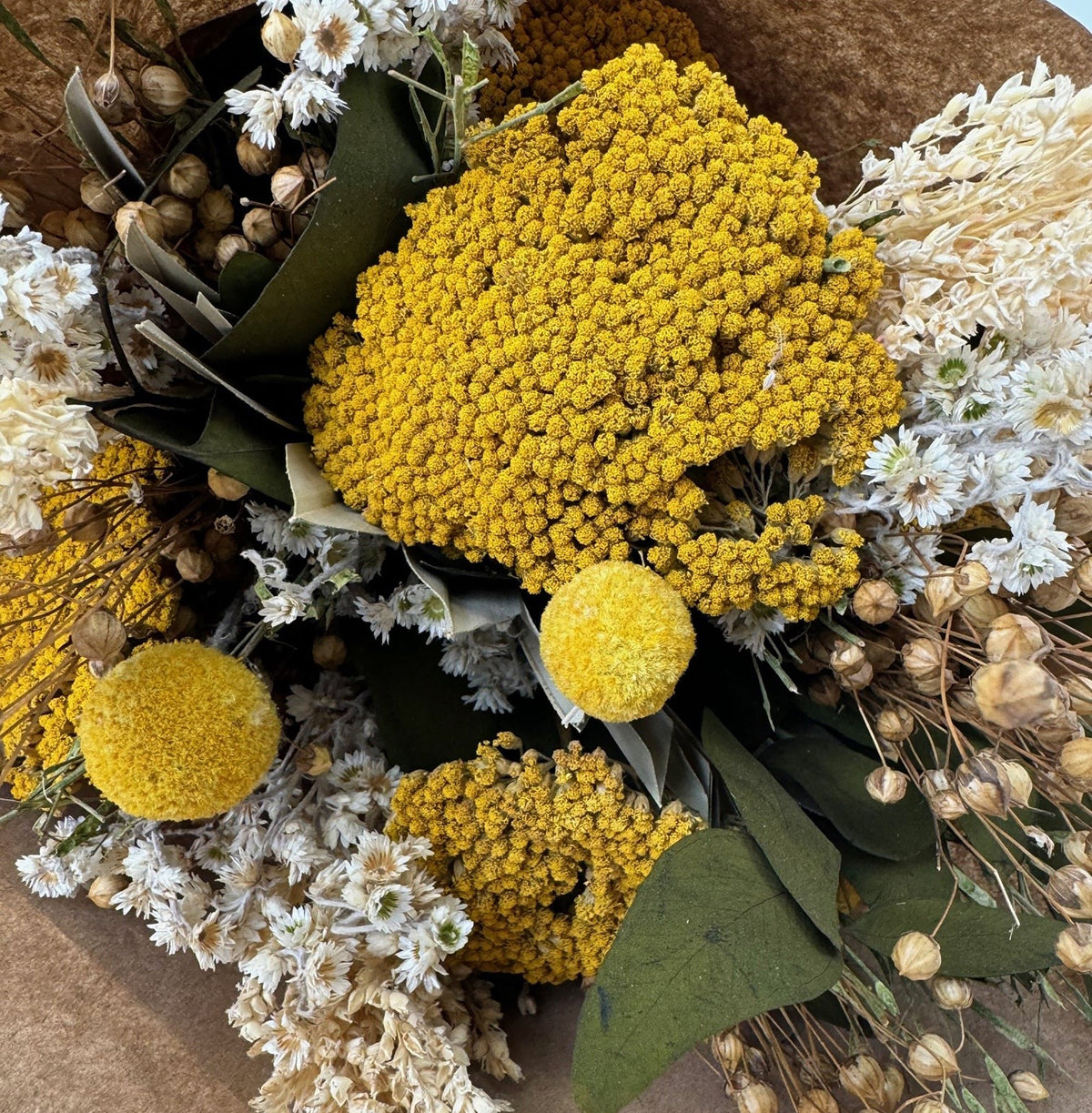 Bouquet d'achillée millefeuille et de céréales généreux