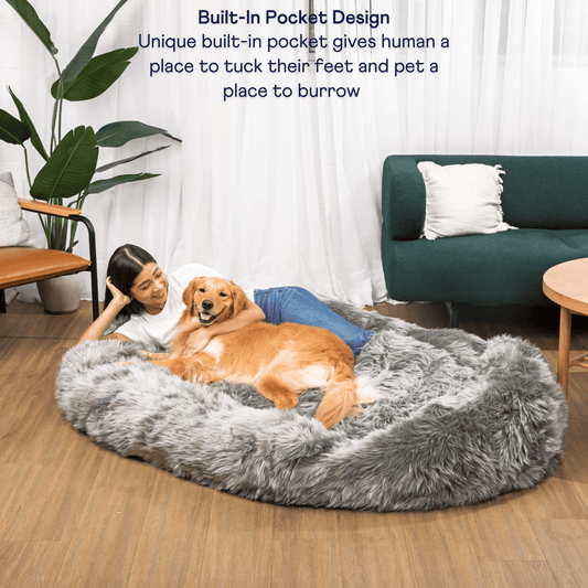 Lit pour chien en mousse à mémoire de forme et fausse fourrure taille humaine PupCloud™ - Gris anthracite