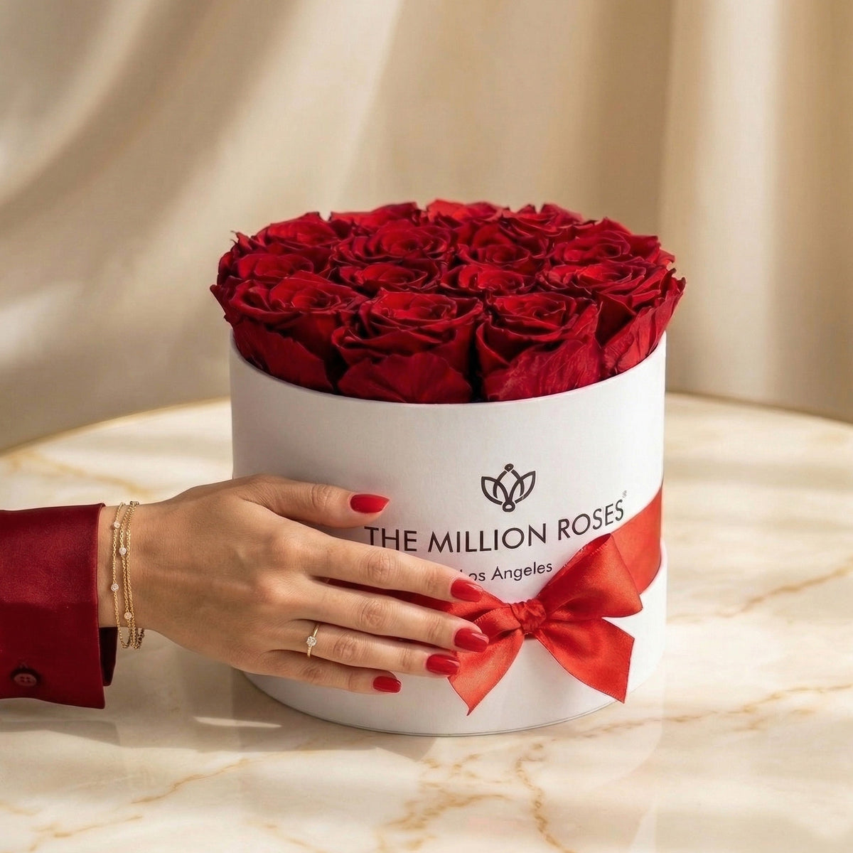 Scatola bianca classica | Rose rosse