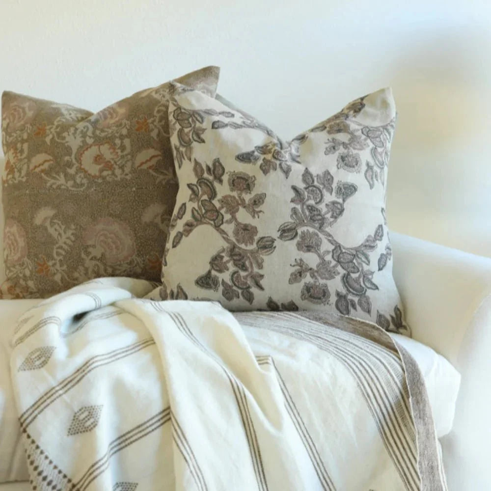 Housse de coussin décoratif en lin à motif floral Mira, orchidée