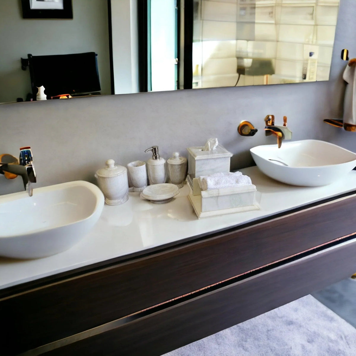 Set bagno da 7 pezzi in marmo bianco