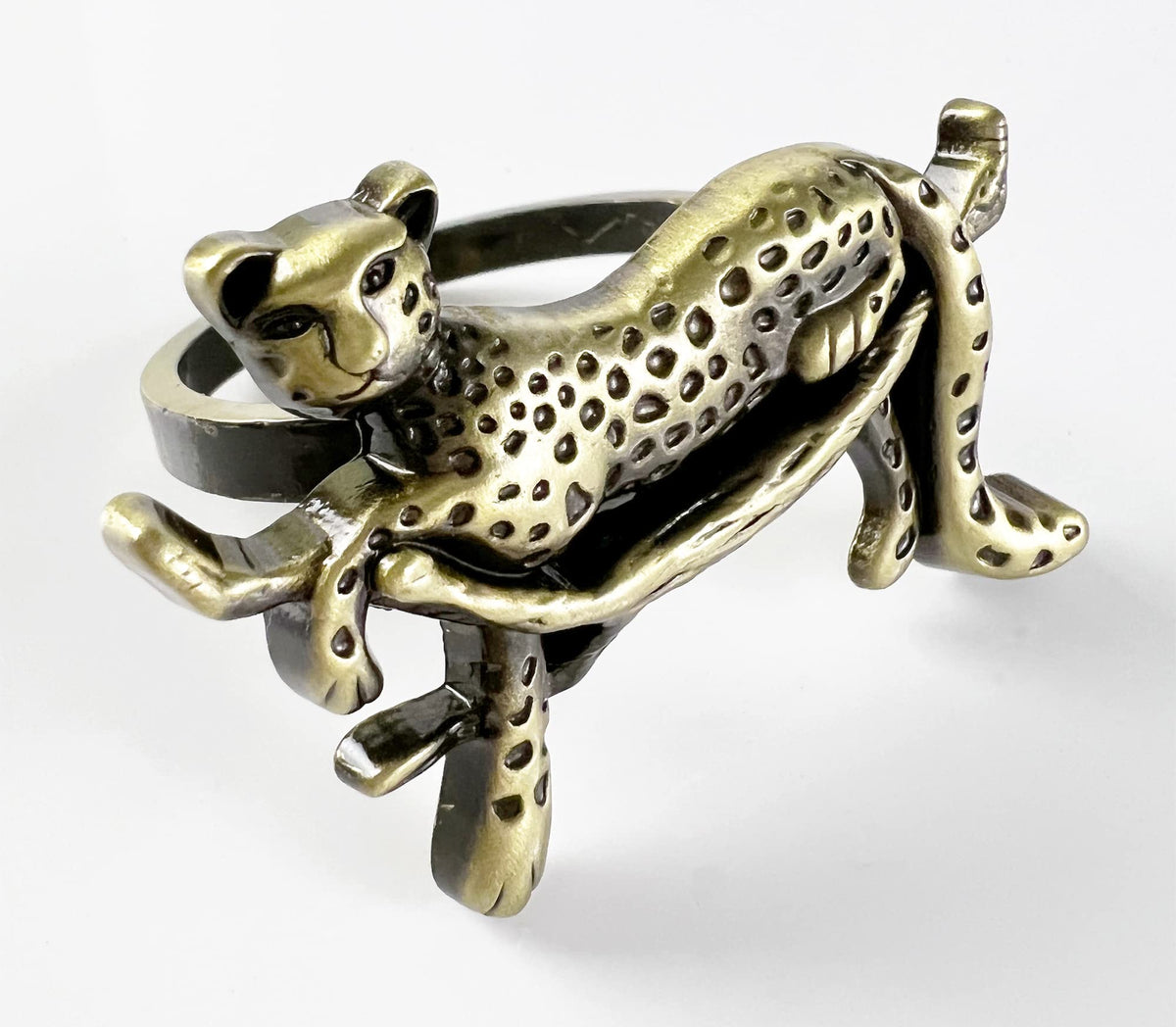 Fennco Styles Leopard Metal Napkin Rings, Set of 4 – Bronze Animal Napkin Holders for Home Décor, Dining Table, Family Gathering, Themed Party, Banquet and Special Occasion