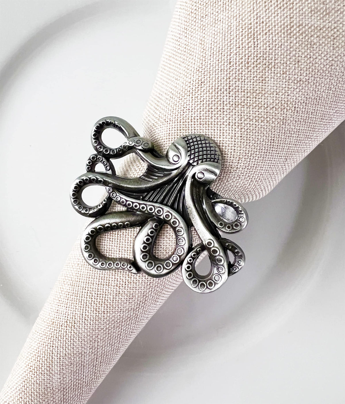 Fennco Styles Coastal Octopus Metal Napkin Rings, Set of 4 - Gold Nautical Napkin Holders for Home Décor, Dining Table, Banquets, Family Gathering and Special Occasions