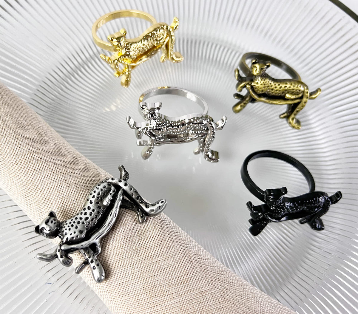Fennco Styles Leopard Metal Napkin Rings, Set of 4 – Bronze Animal Napkin Holders for Home Décor, Dining Table, Family Gathering, Themed Party, Banquet and Special Occasion