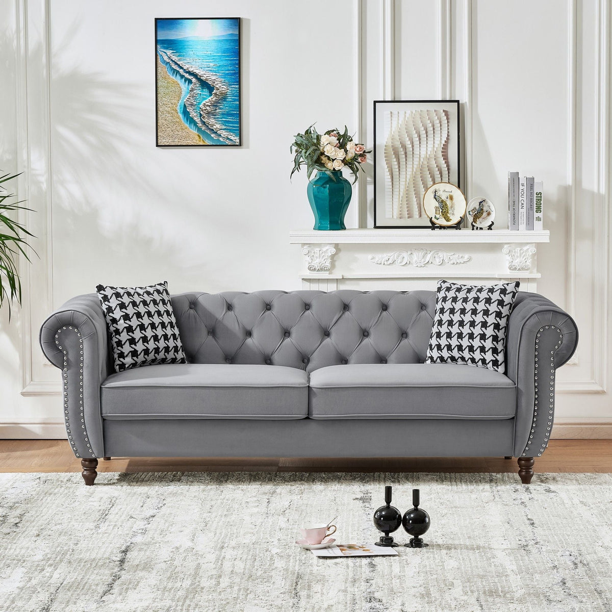 Canapé en tissu style Chesterfield avec accoudoirs enroulés et clous de tapissier
