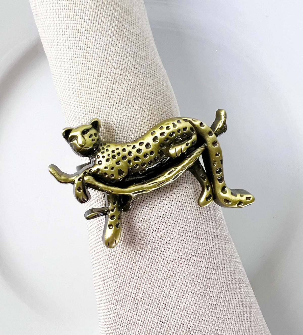 Fennco Styles Leopard Metal Napkin Rings, Set of 4 – Bronze Animal Napkin Holders for Home Décor, Dining Table, Family Gathering, Themed Party, Banquet and Special Occasion