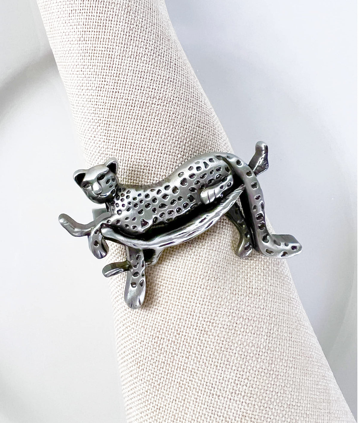 Fennco Styles Leopard Metal Napkin Rings, Set of 4 – Bronze Animal Napkin Holders for Home Décor, Dining Table, Family Gathering, Themed Party, Banquet and Special Occasion