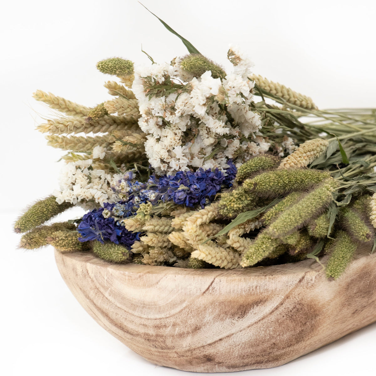 Cereali rustici e bouquet floreale