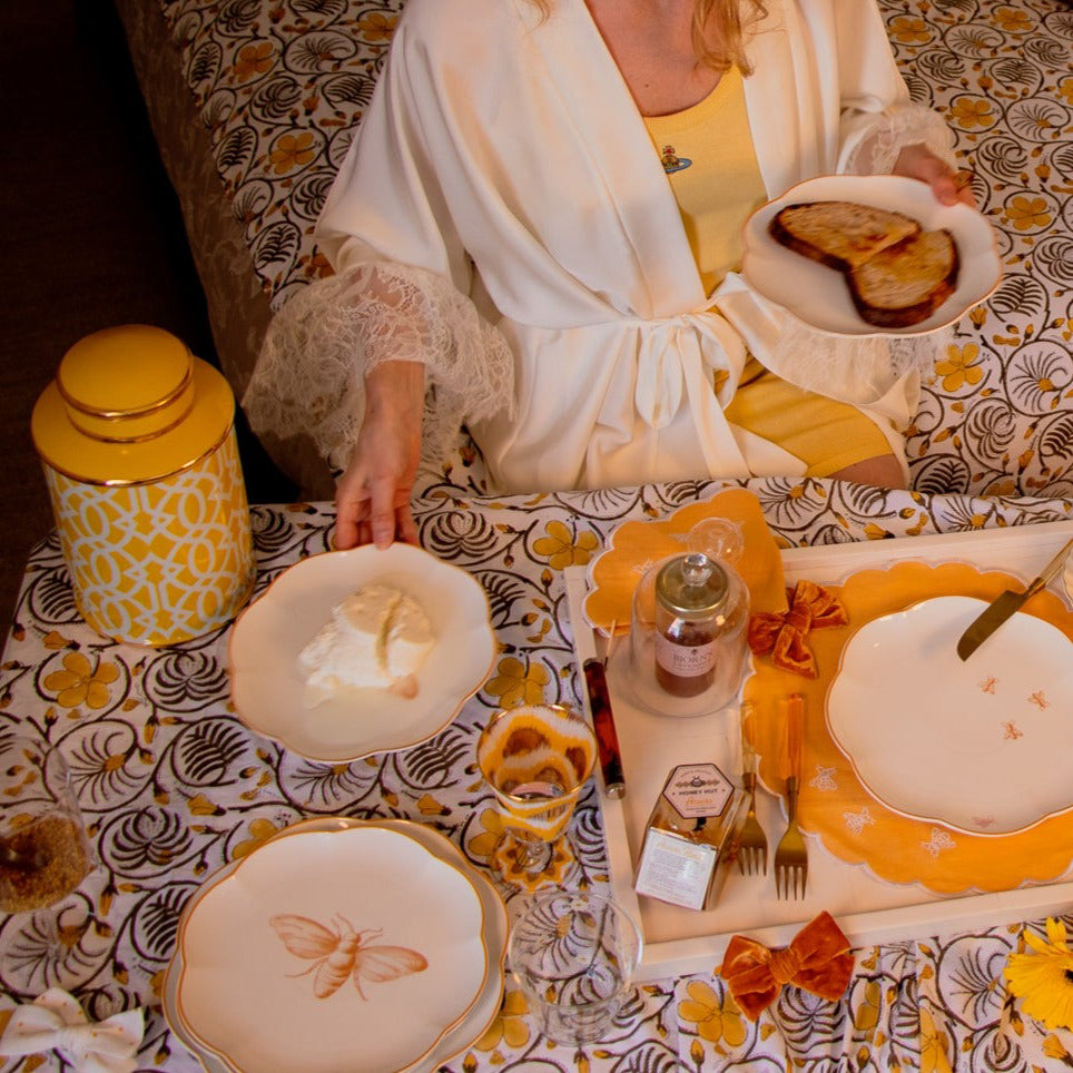 Assiettes à entrées en céramique festonnées Bumble Homecoming – Ensemble de 4 (+1 assiette bonus)