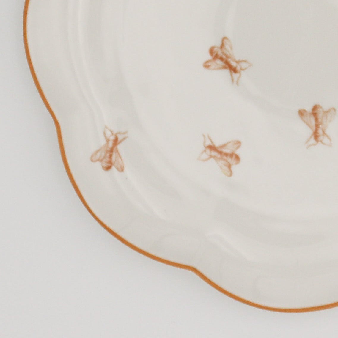 Assiettes à dîner en céramique à bord festonné Bumble Voyage – Lot de 4 (+ 1 assiette offerte)