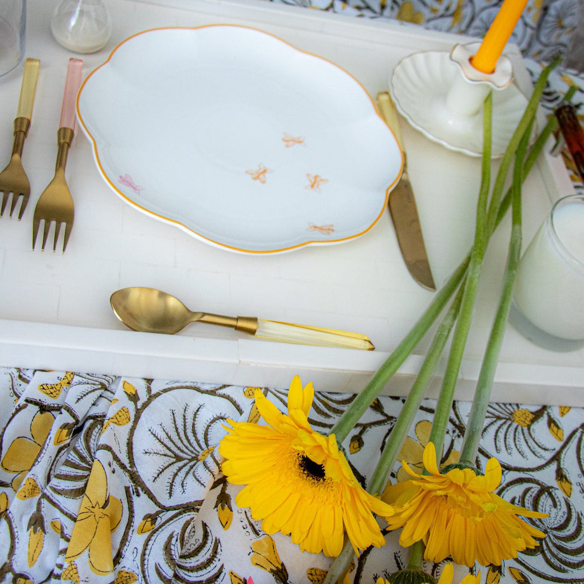 Assiettes à dîner en céramique à bords festonnés Bumble Voyage – Caisse de 12 (+3 assiettes en prime)