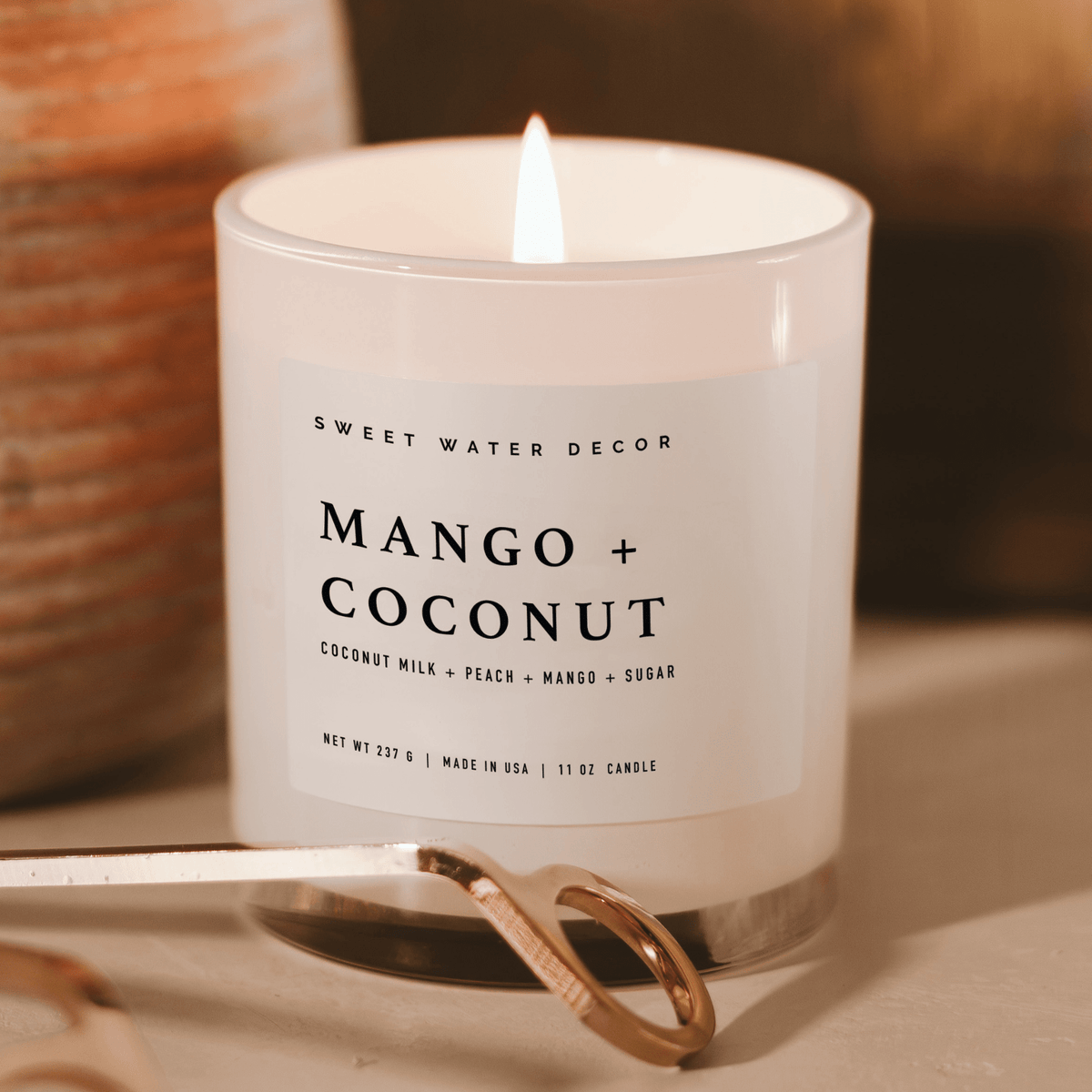 Bougie au soja à la mangue et à la noix de coco – pot blanc – 11 oz