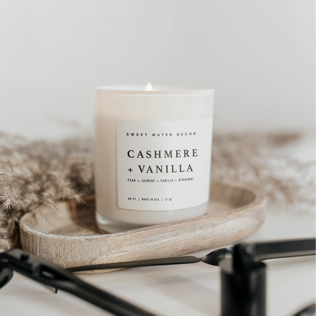 Candela in cera di soia al cashmere e vaniglia - Vasetto bianco - 312 g