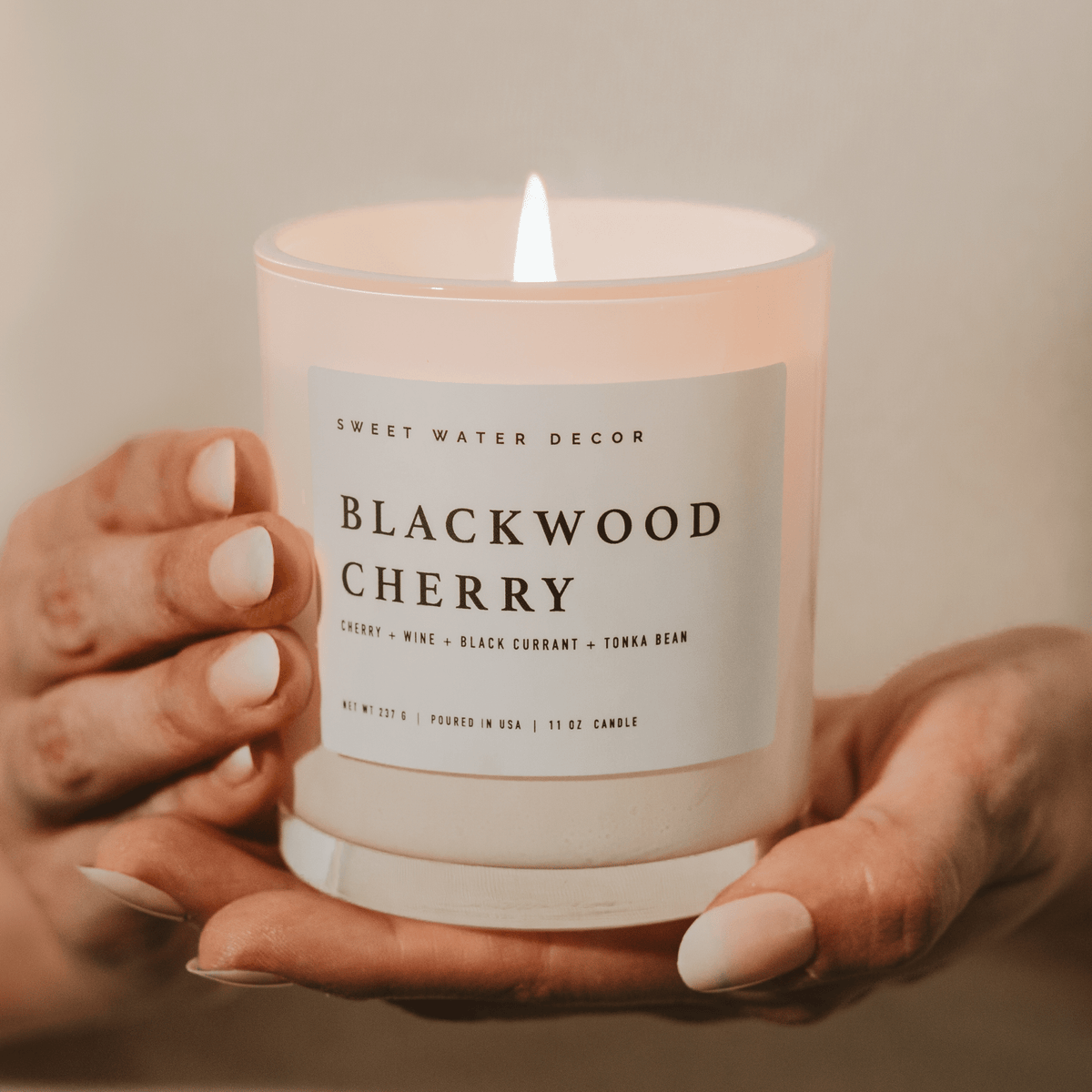 Candela di soia Blackwood Cherry - Vaso bianco - 11 oz