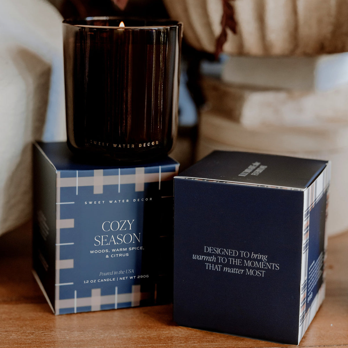 Bougie au soja Cozy Season - Pot en verre ambré dans une boîte - 340 g