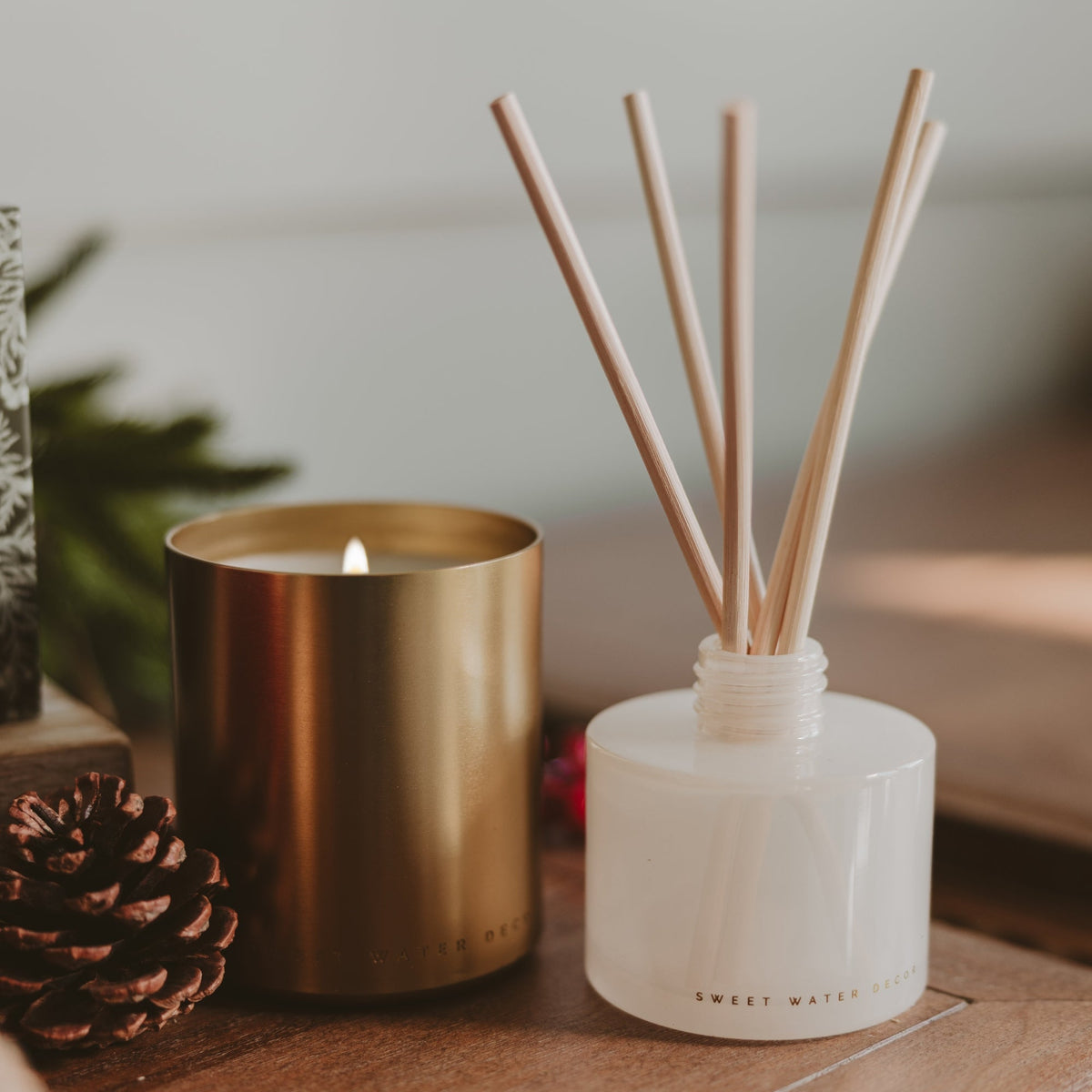 Bougie au soja « Chaleur et confort » - Pot en aluminium doré - 280 g
