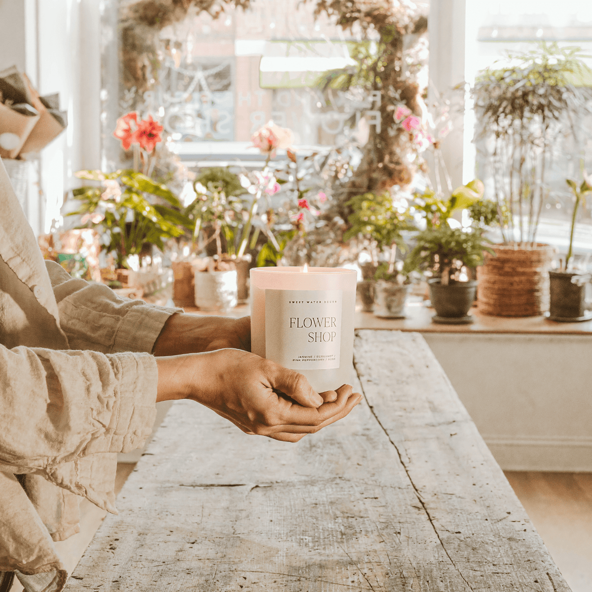 Candela di soia Flower Shop - Vaso opaco color sabbia - 15 oz