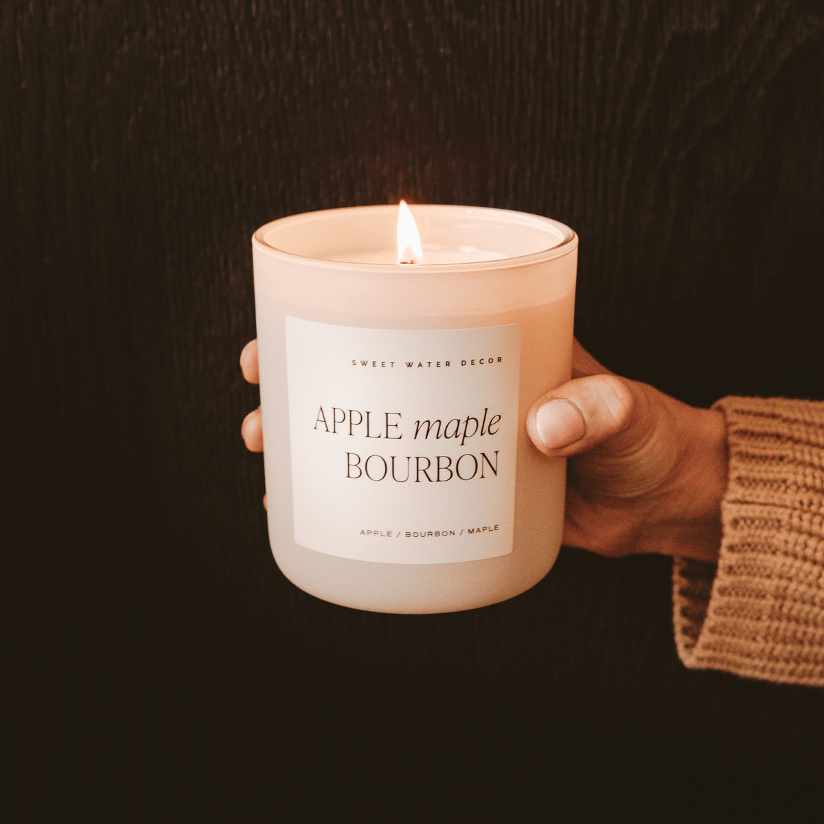 Bougie au soja Pomme, Érable et Bourbon - Pot mat beige - 425 g (Sunday Brunch)