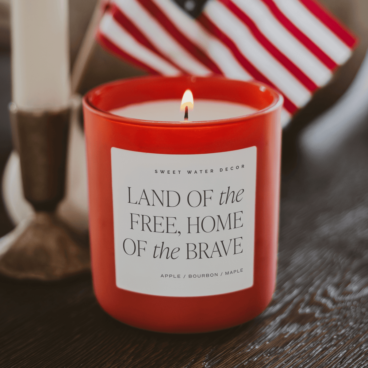 Candela di soia "Land of the Free Home of the Brave" - Barattolo rosso opaco - 15 oz