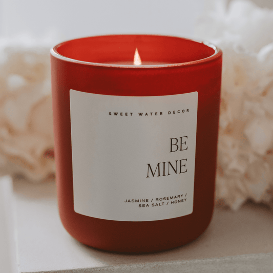 Candela di soia Be Mine - Barattolo opaco rosso - 15 oz (Fiori di campo e sale)