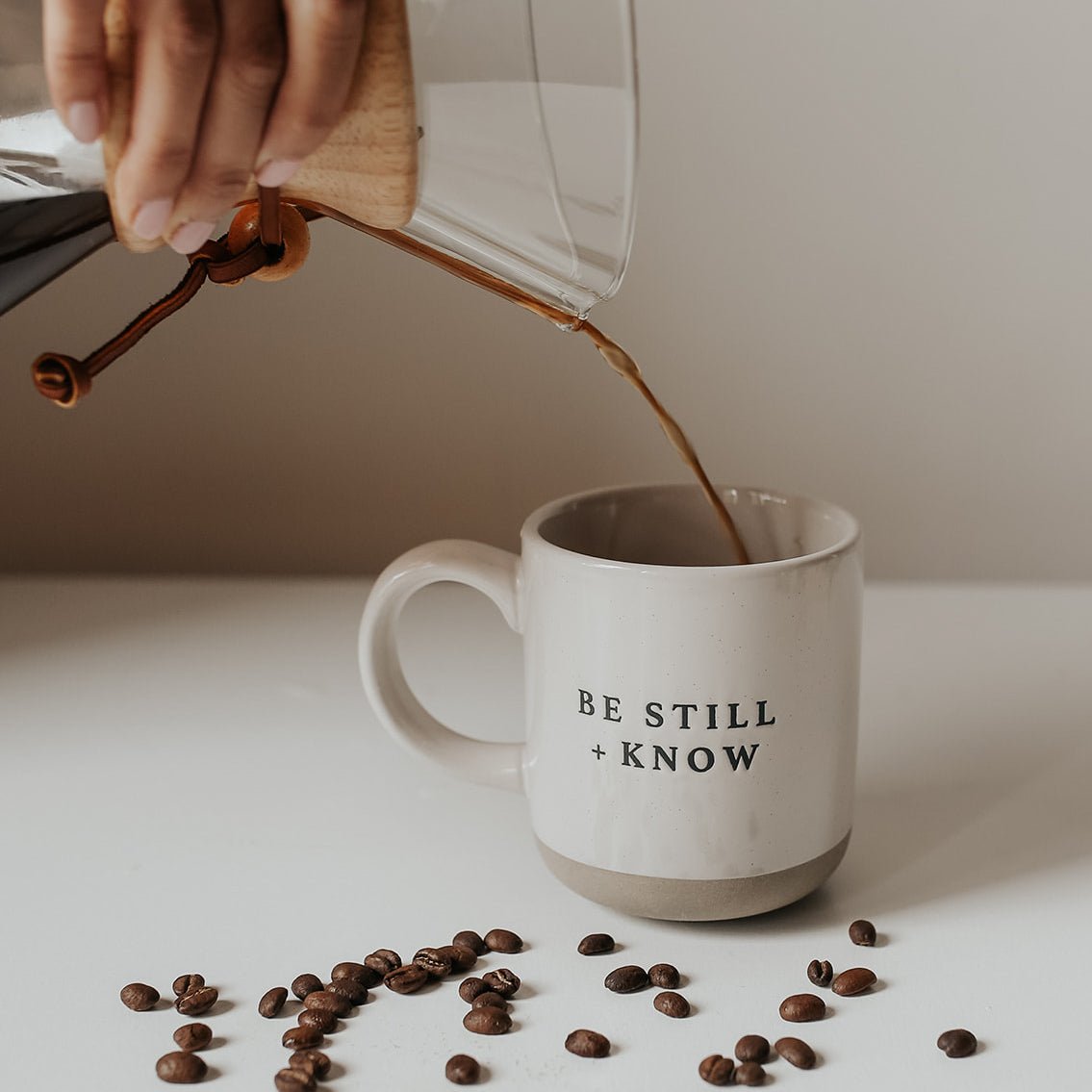 Tazza da caffè in gres da 14 once "Be Still and Know"