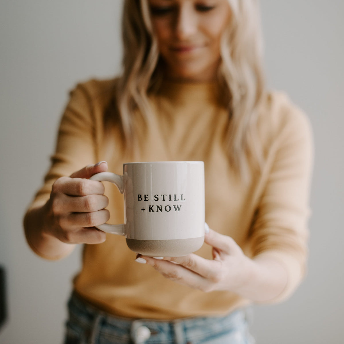 Tazza da caffè in gres da 14 once "Be Still and Know"