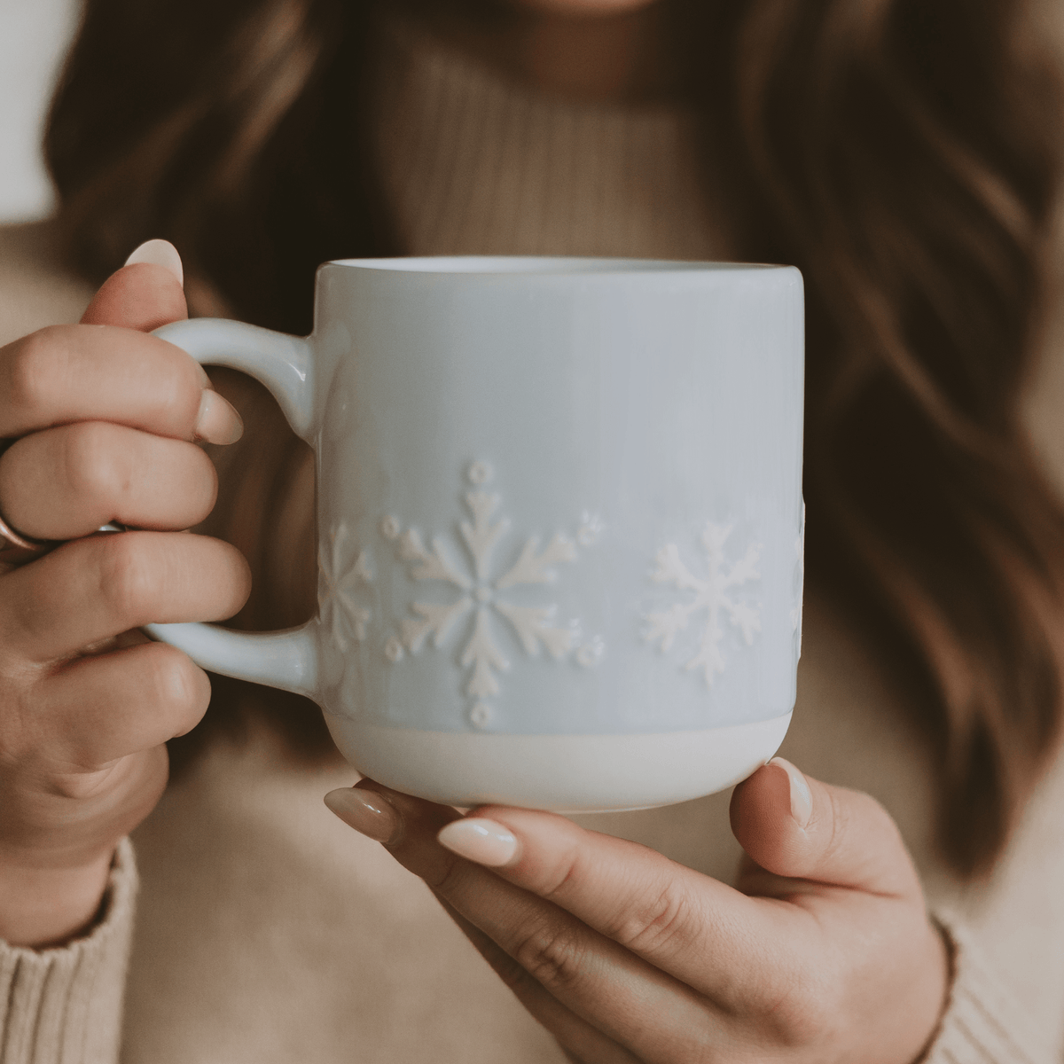 Mug à café en grès bleu avec flocons de neige, 415 ml