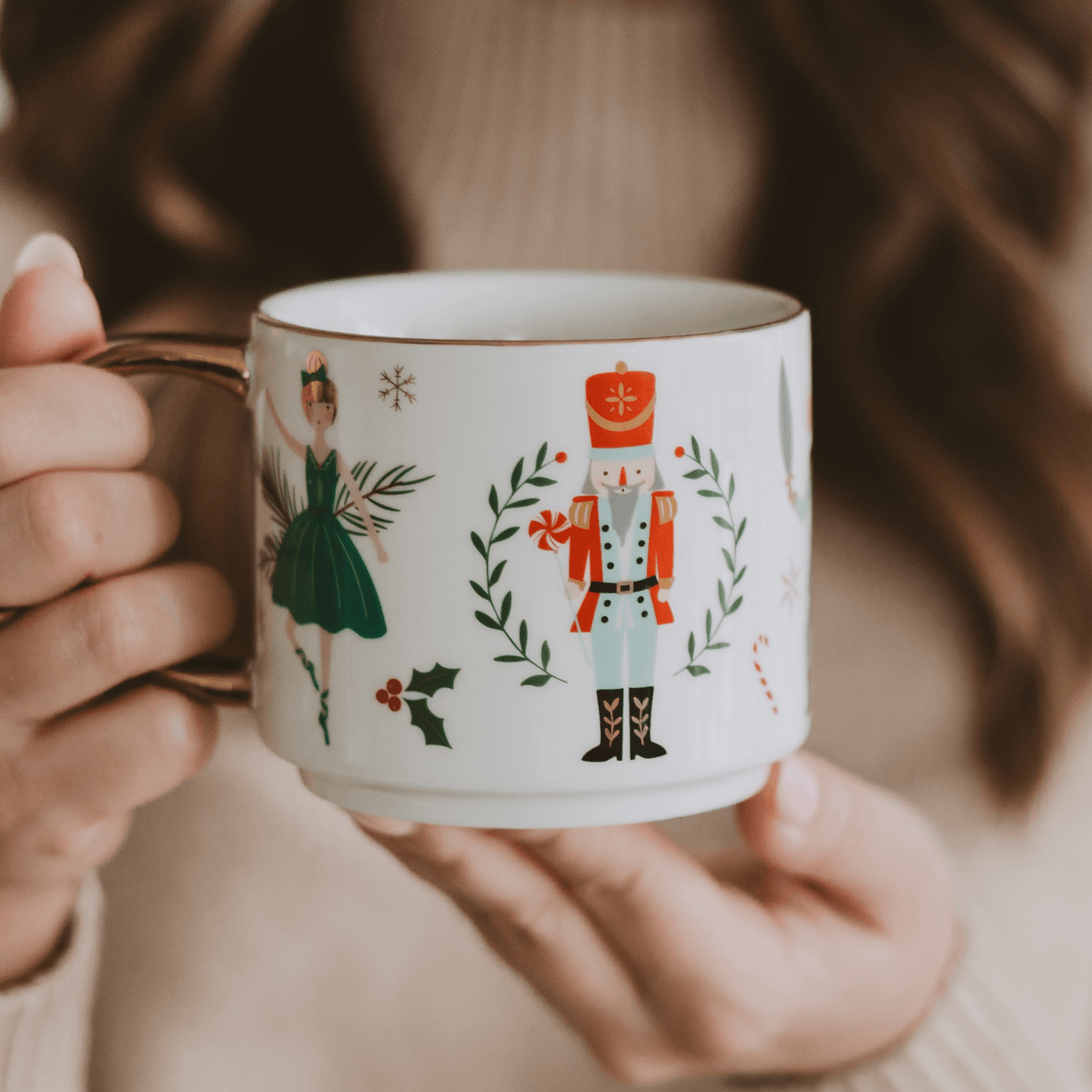 Tazza da caffè Schiaccianoci da 14 once con manico dorato