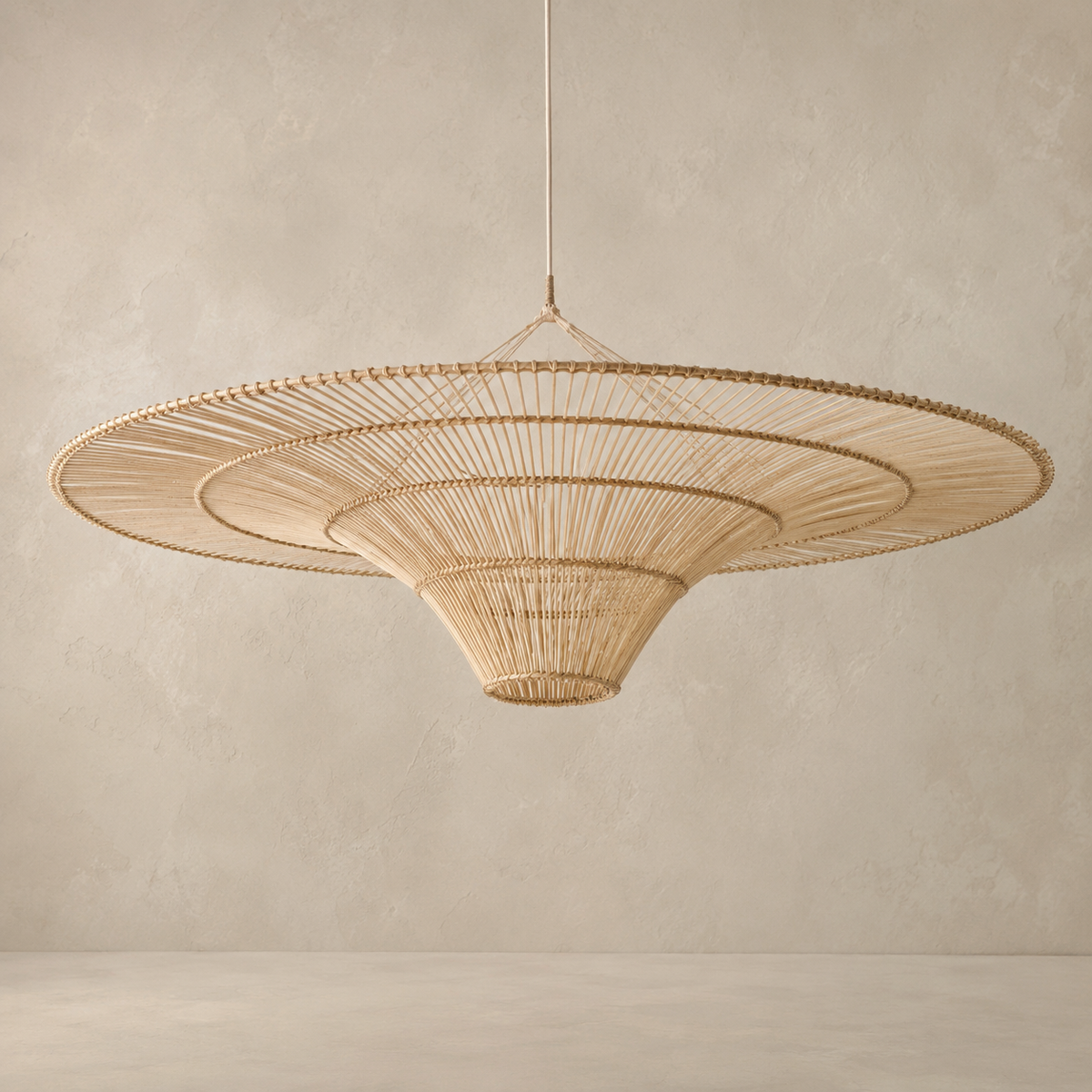 Paralume a sospensione Sabrina in rattan intrecciato a mano oversize da 40"