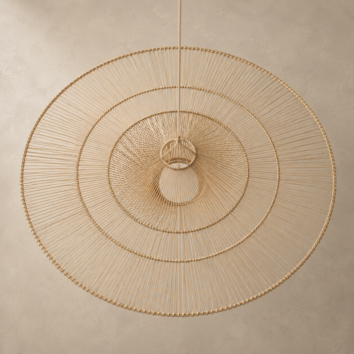 Paralume a sospensione Sabrina in rattan intrecciato a mano oversize da 40"