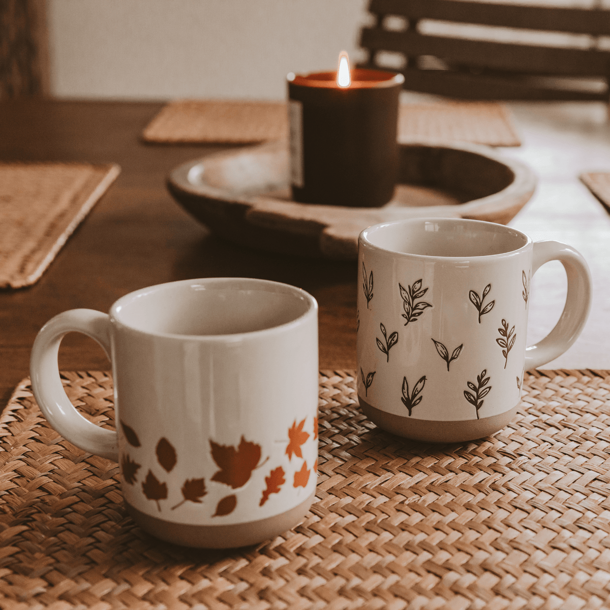 Tazza da caffè in gres color crema, 14 oz (414 ml), motivo foglie arancioni