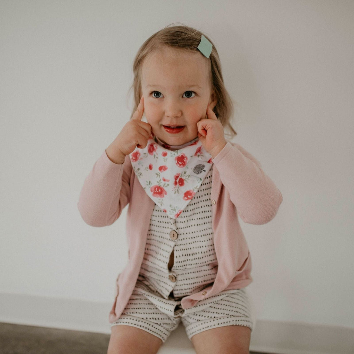 Ensemble de 8 bavoirs bandana rose