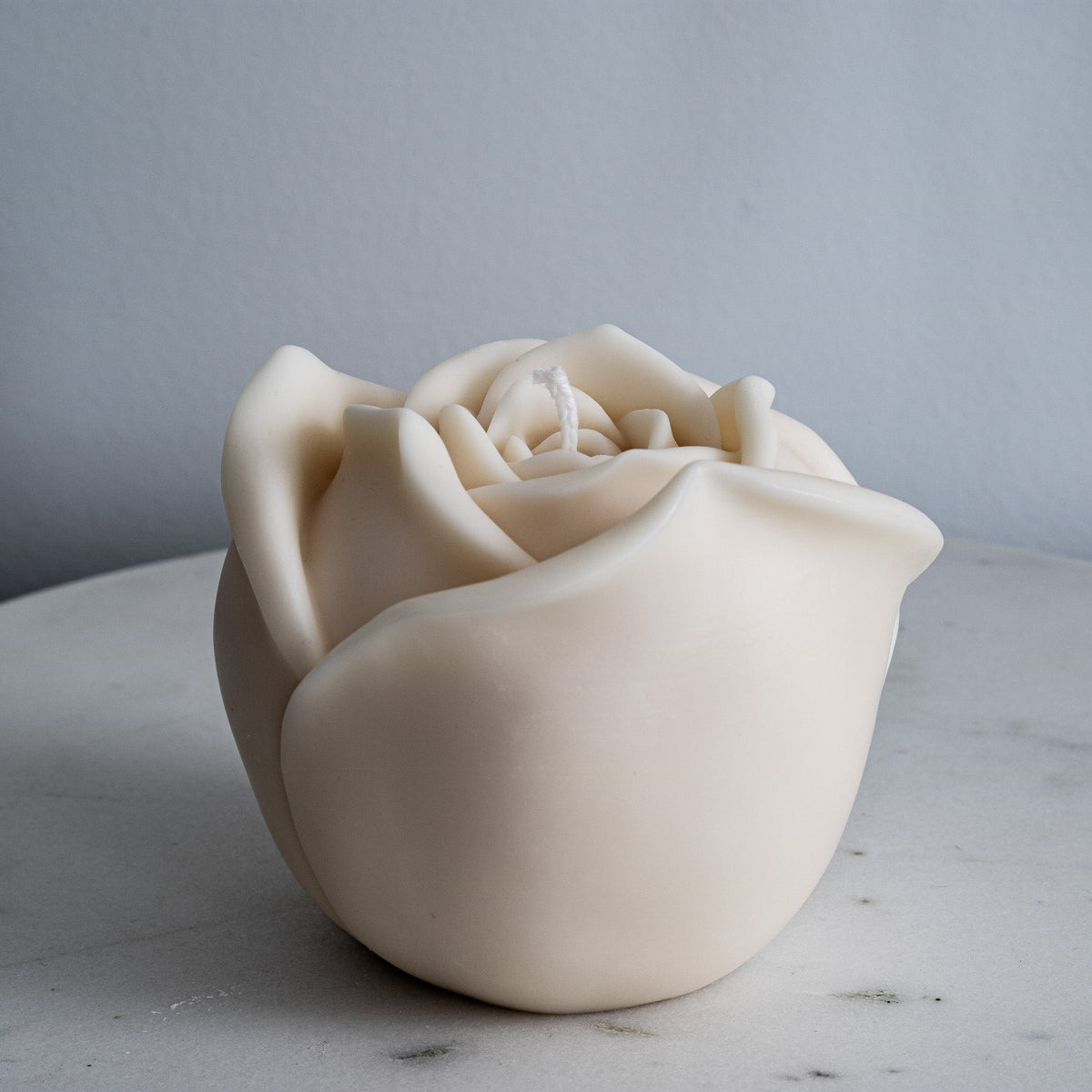Grande bougie en forme de rose