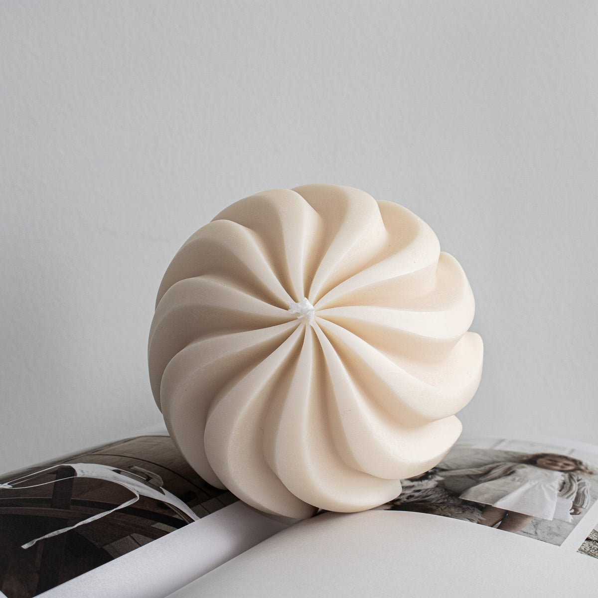 Bougie boule torsadée