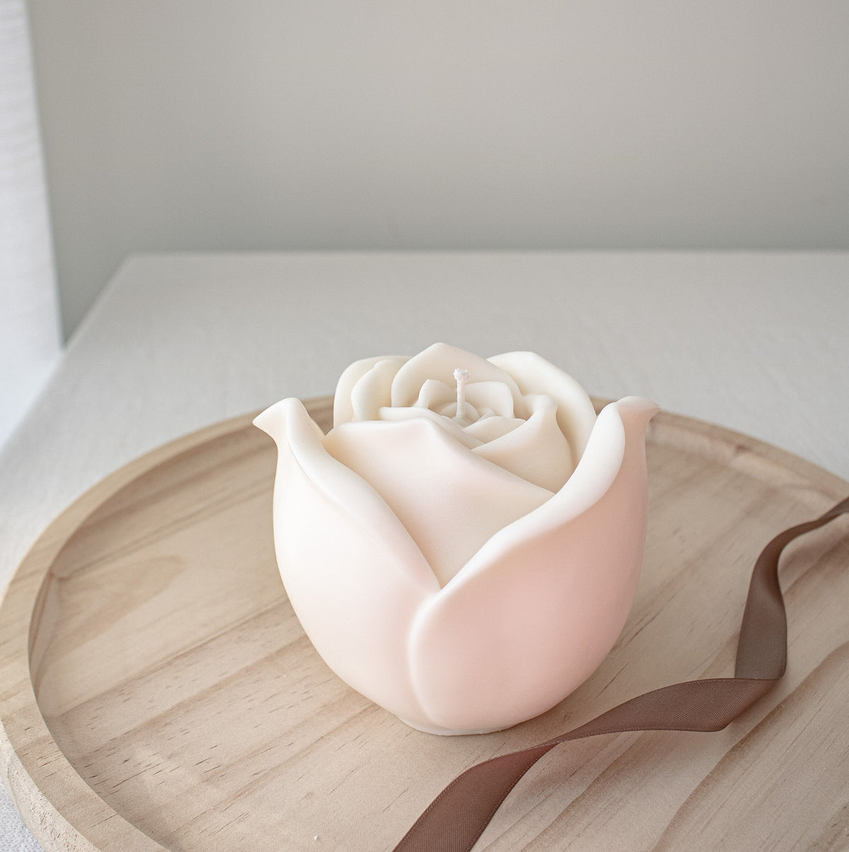 Grande bougie en forme de rose