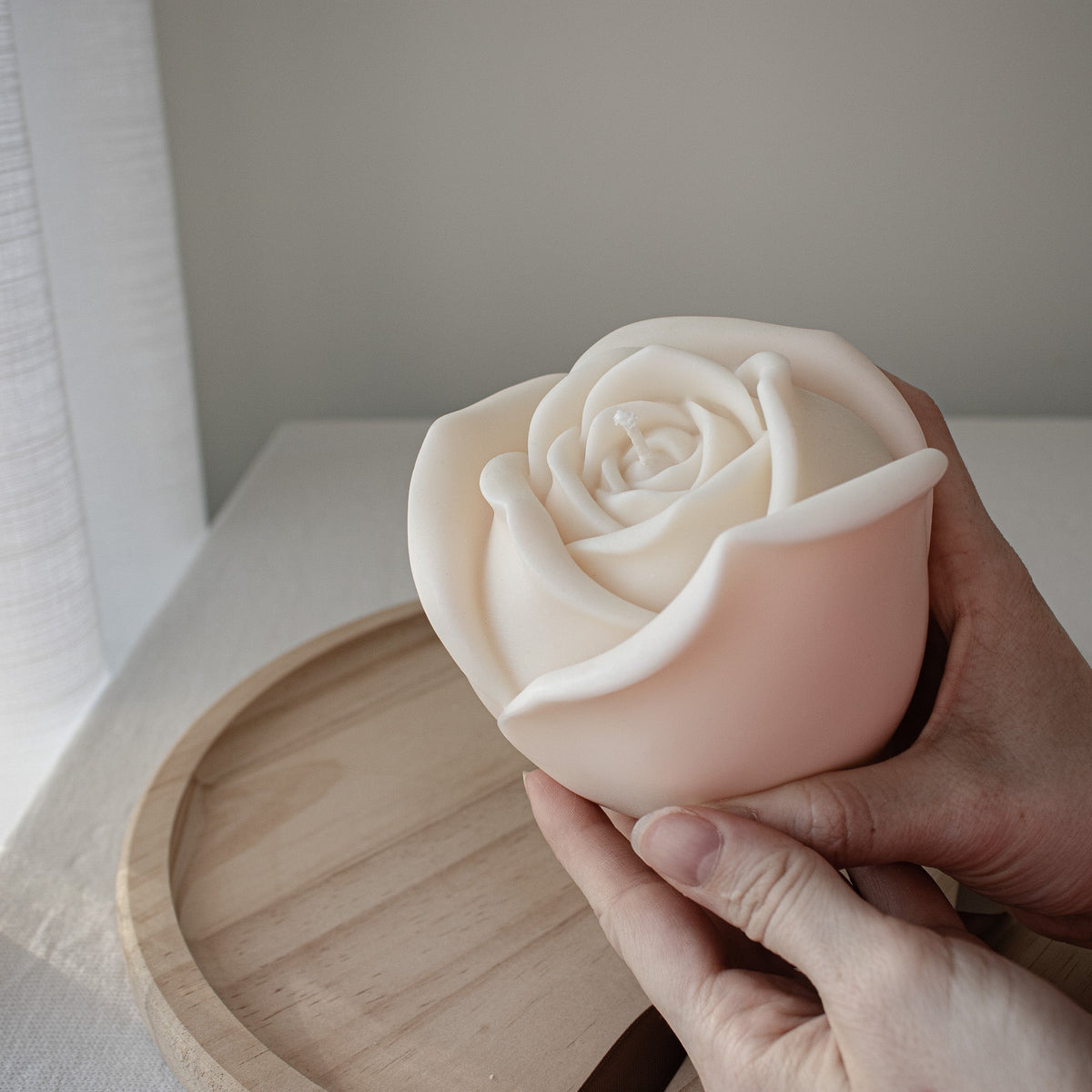 Grande bougie en forme de rose