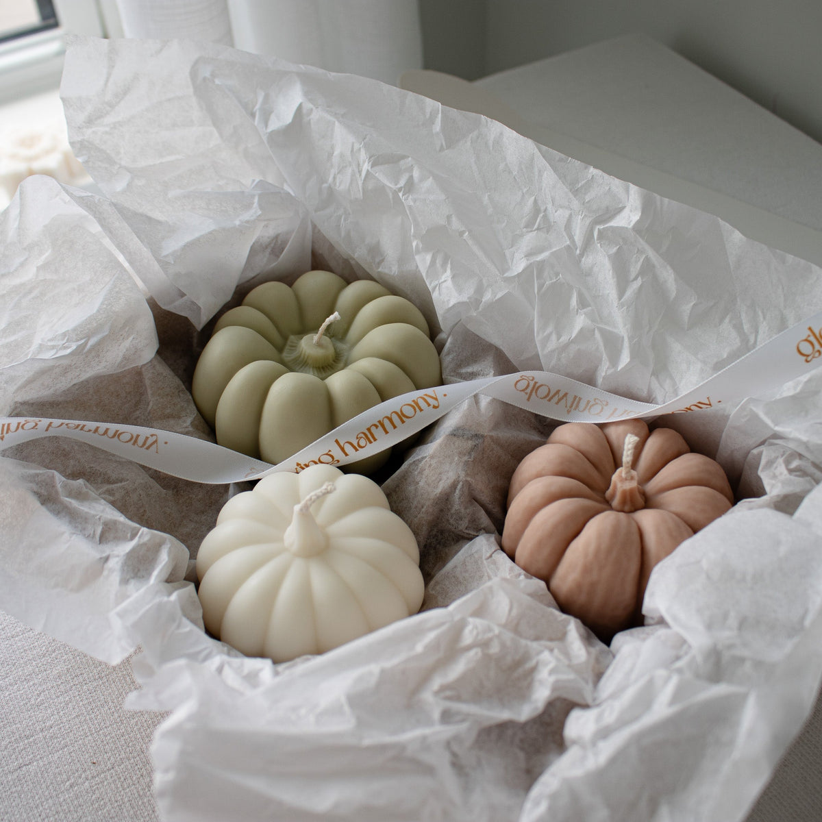Ensemble de bougies citrouille dans une boîte cadeau, bougies citrouille d'automne
