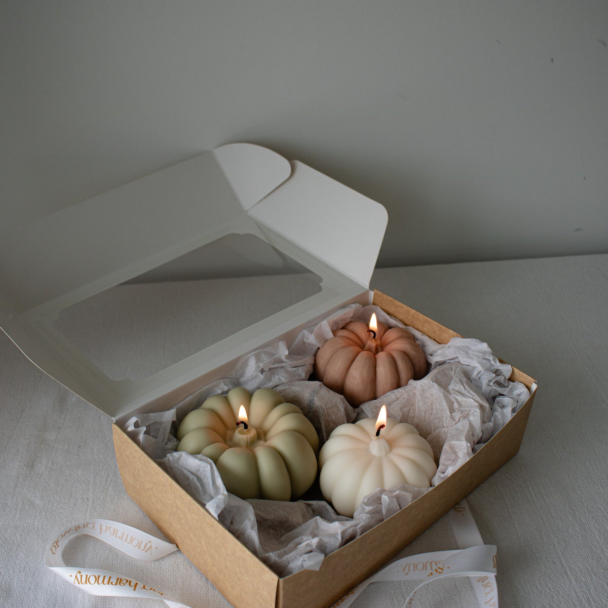 Ensemble de bougies citrouille dans une boîte cadeau, bougies citrouille d'automne