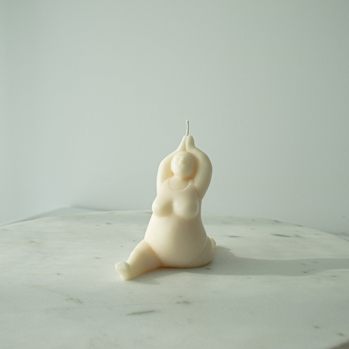 Bougie yoga femme abstraite, bougie yoga sculpturale