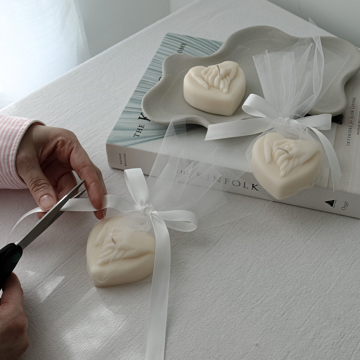 Bomboniere Candele per Matrimonio | Candele di Soia "Hand in Hand" per Addio al Nubilato