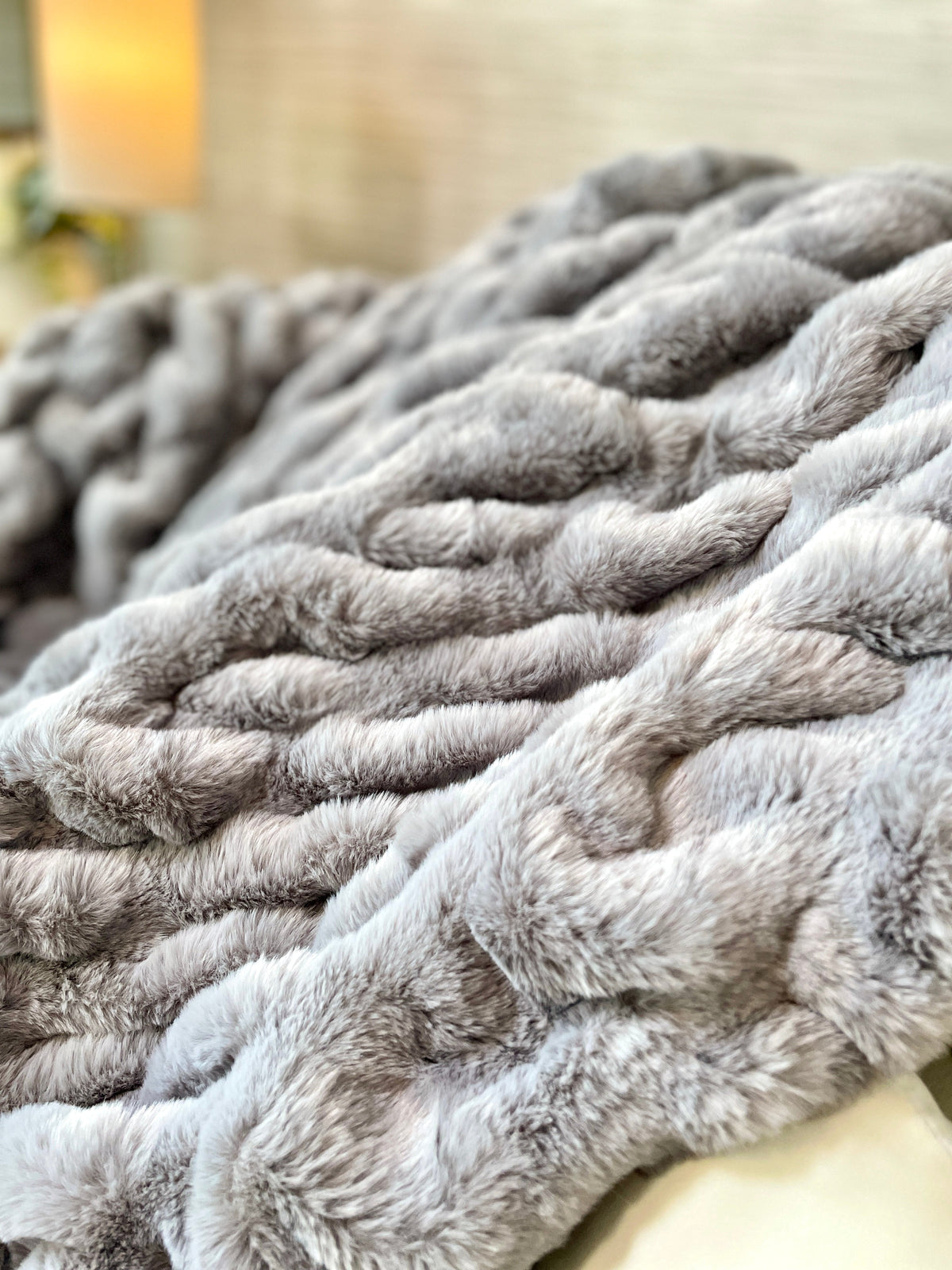 Couverture en fausse fourrure grise - Format genoux : 30"x40"