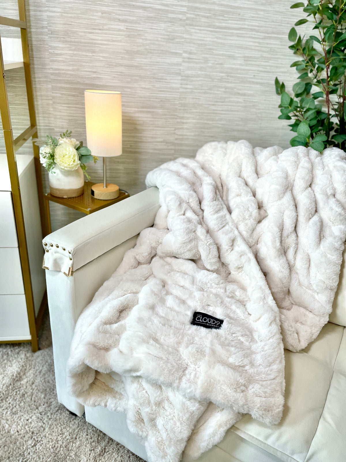 Coperta in ecopelliccia color avorio - Grande: 60"x72"