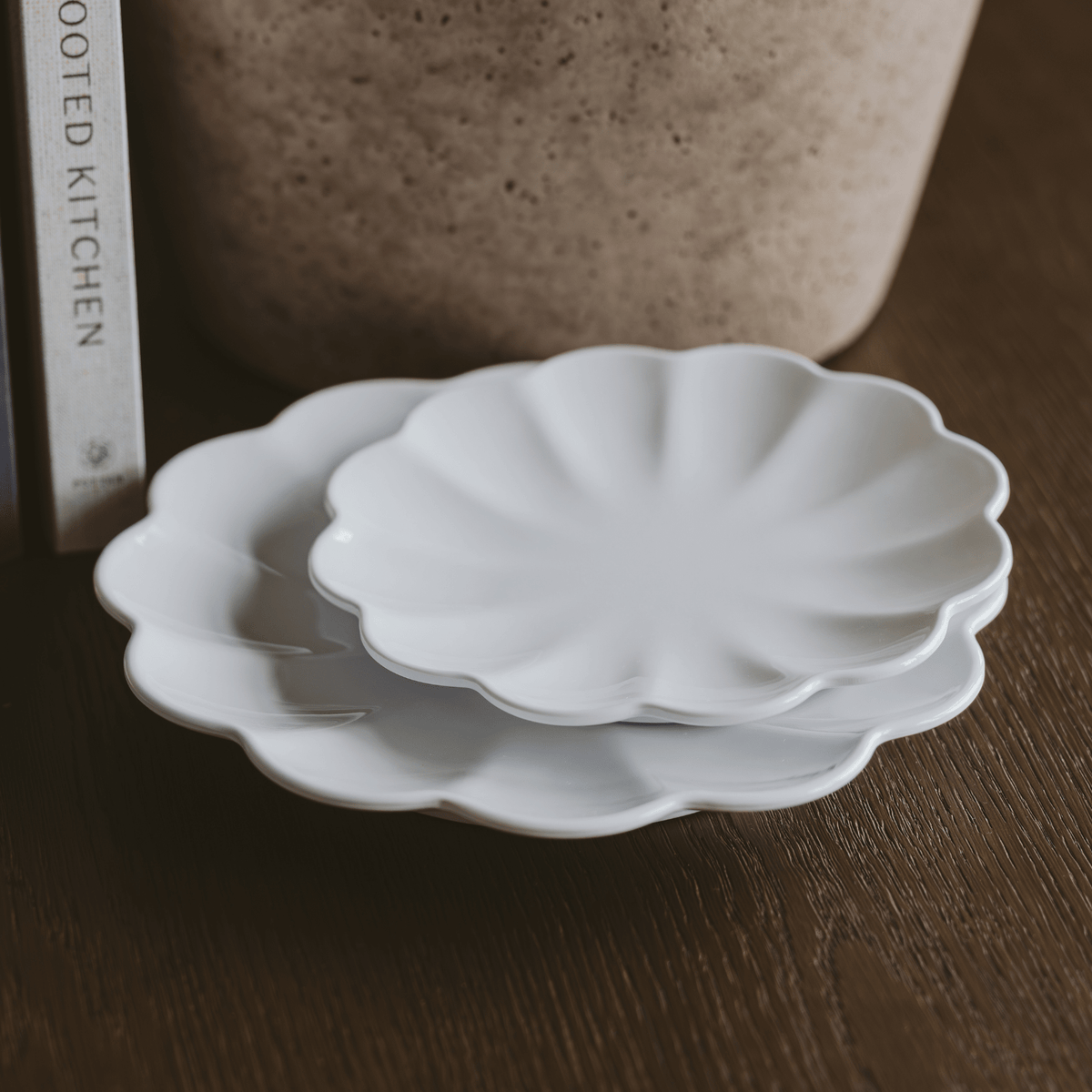 Ensemble de plateaux de service festonnés blancs