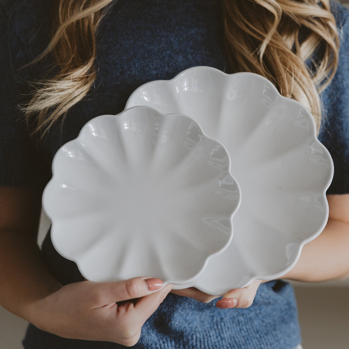 Ensemble de plateaux de service festonnés blancs