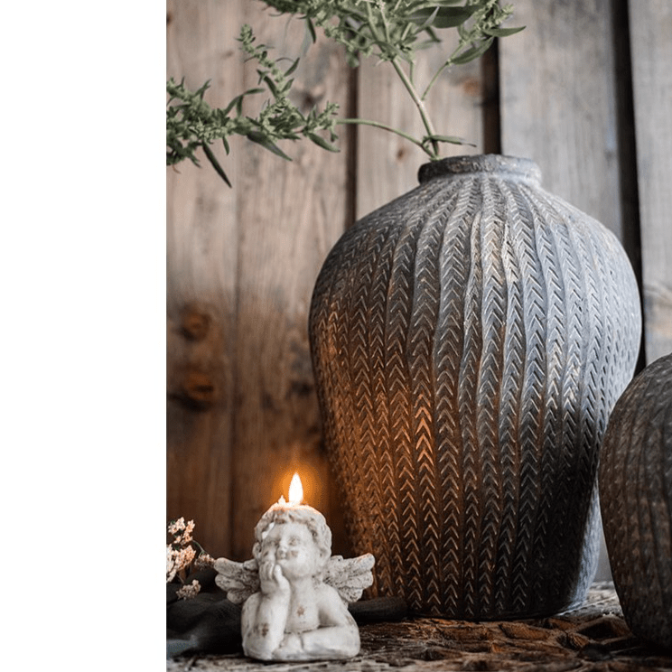 Vase ancien fabriqué à la main par un artisan