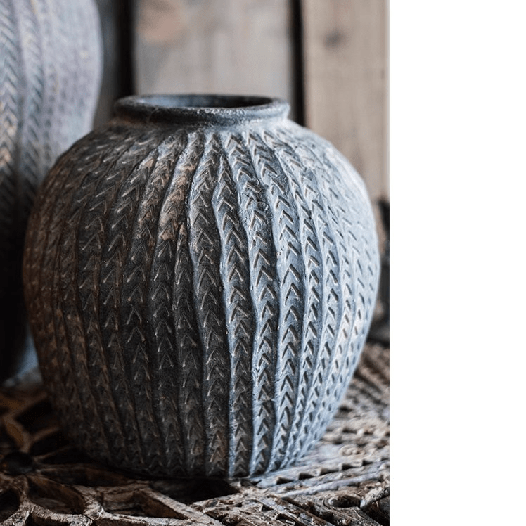 Vase ancien fabriqué à la main par un artisan