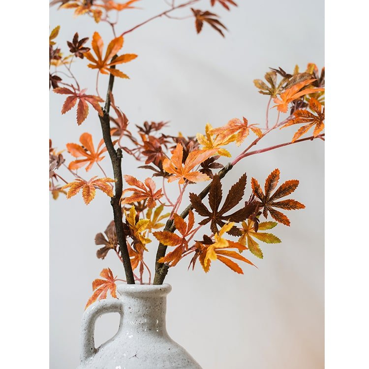 Tige de feuille d'érable artificielle aux couleurs d'automne